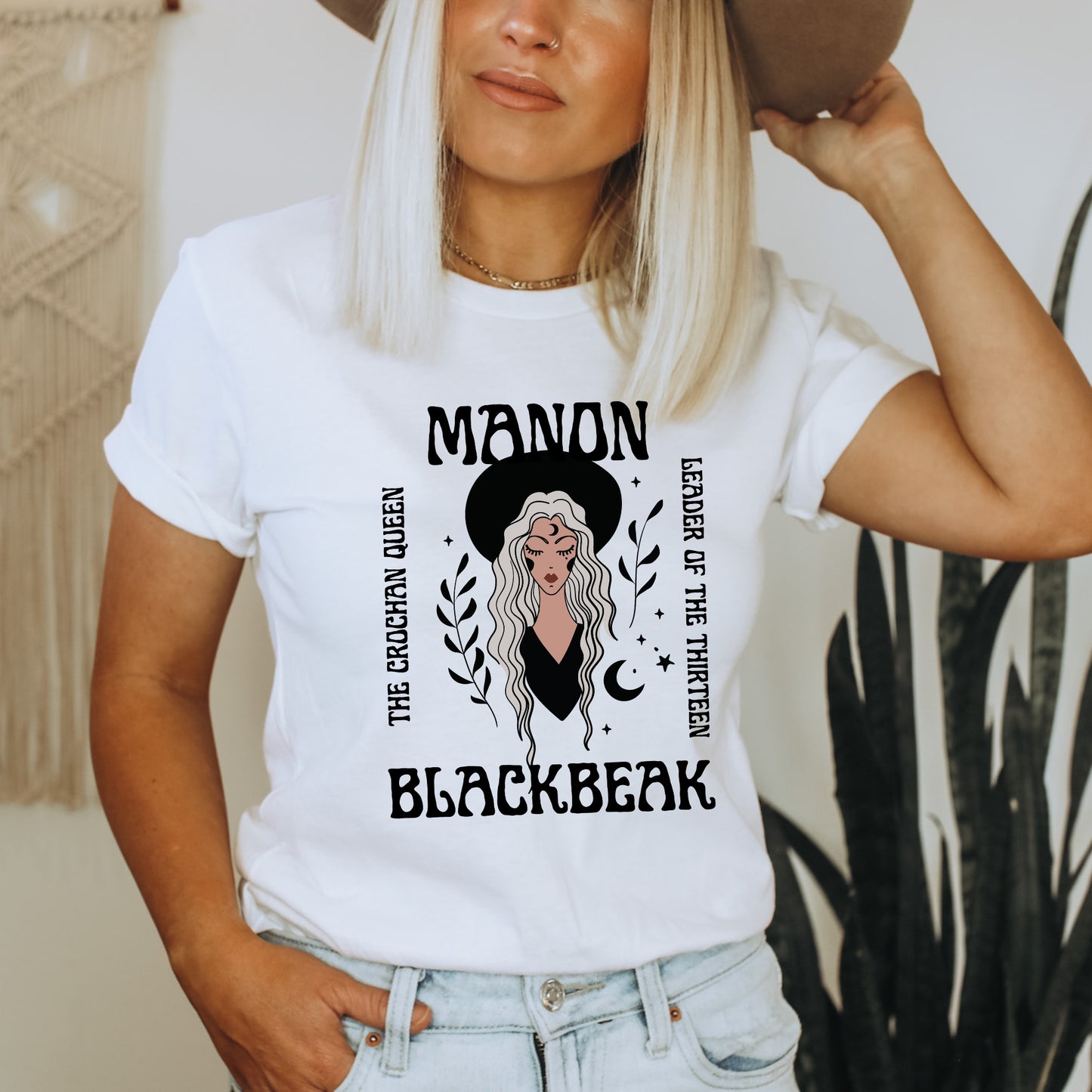 Manon Blackbeak White T-Shirt model