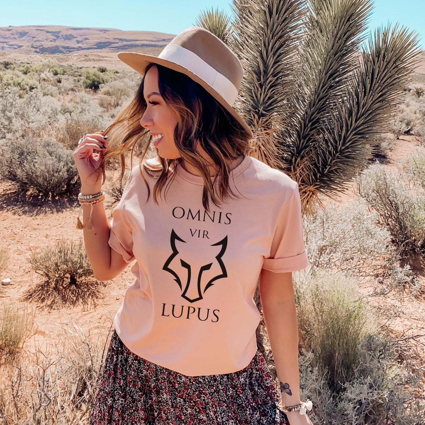 Red Rising Omnis vir Lupus T-Shirt | Pierce Brown Bookish Gift - Ink and Stories