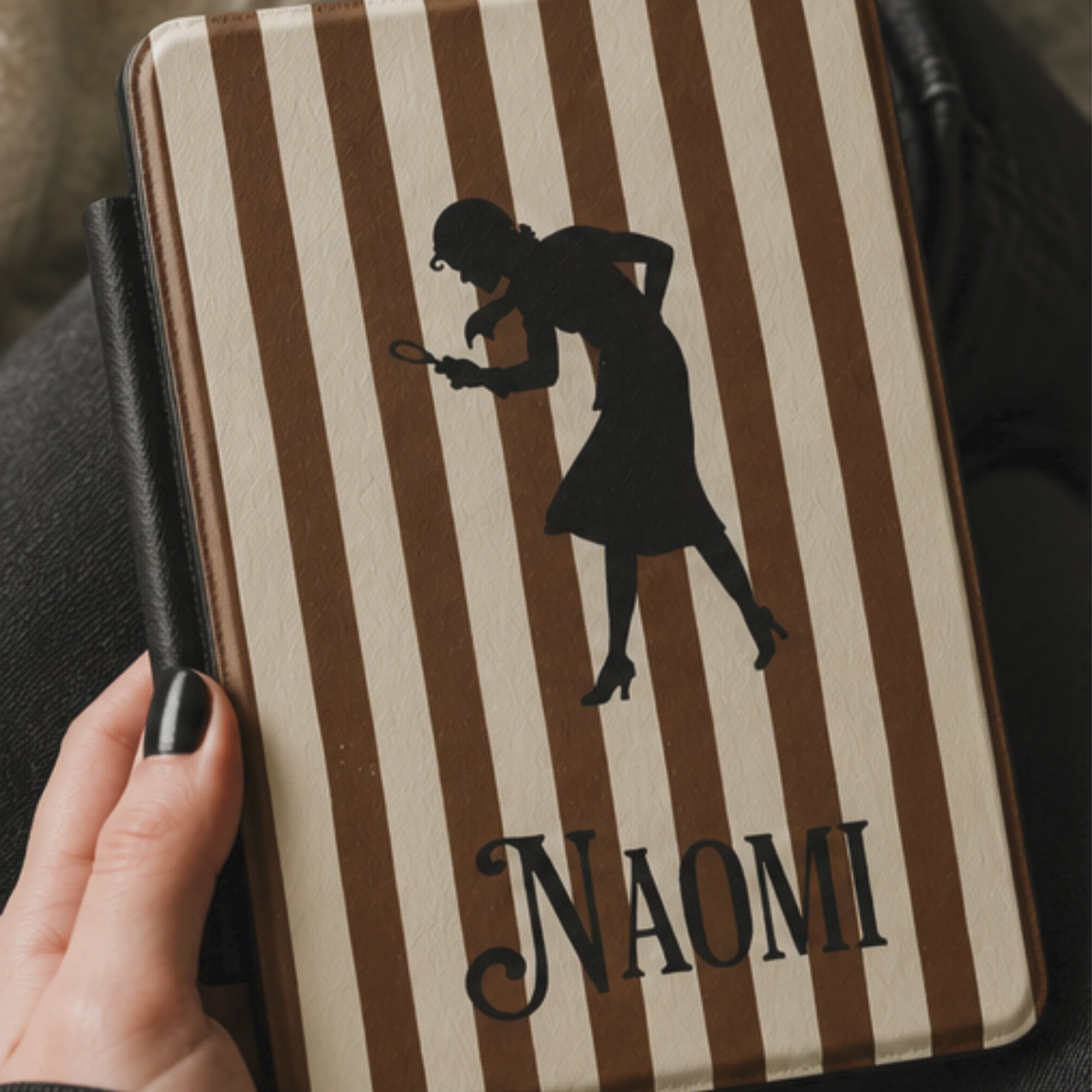 Compilation video of the Personalised Nancy Drew kindle case showing the colour variations and product features.